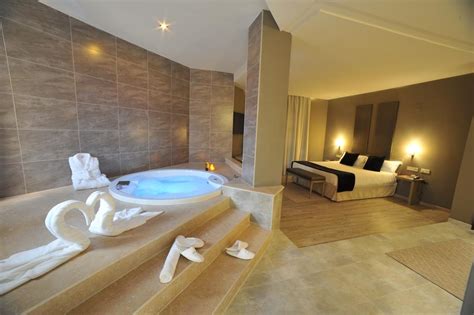 hotel con jacuzzi en la habitacion